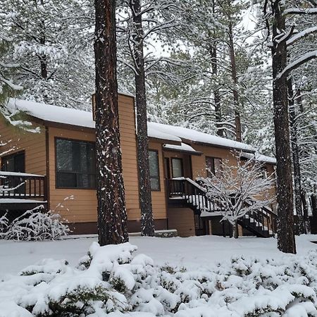 Kathys Cabin, King Bed, Hot Tub, Near-Nau & Downtown Attractions, Perfect Year-Round Mountain Getaway フラッグスタッフ エクステリア 写真