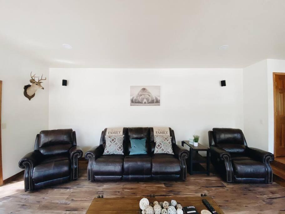 Kathys Cabin, King Bed, Hot Tub, Near-Nau & Downtown Attractions, Perfect Year-Round Mountain Getaway フラッグスタッフ エクステリア 写真