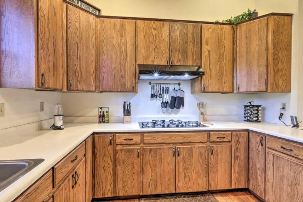 Kathys Cabin, King Bed, Hot Tub, Near-Nau & Downtown Attractions, Perfect Year-Round Mountain Getaway フラッグスタッフ エクステリア 写真