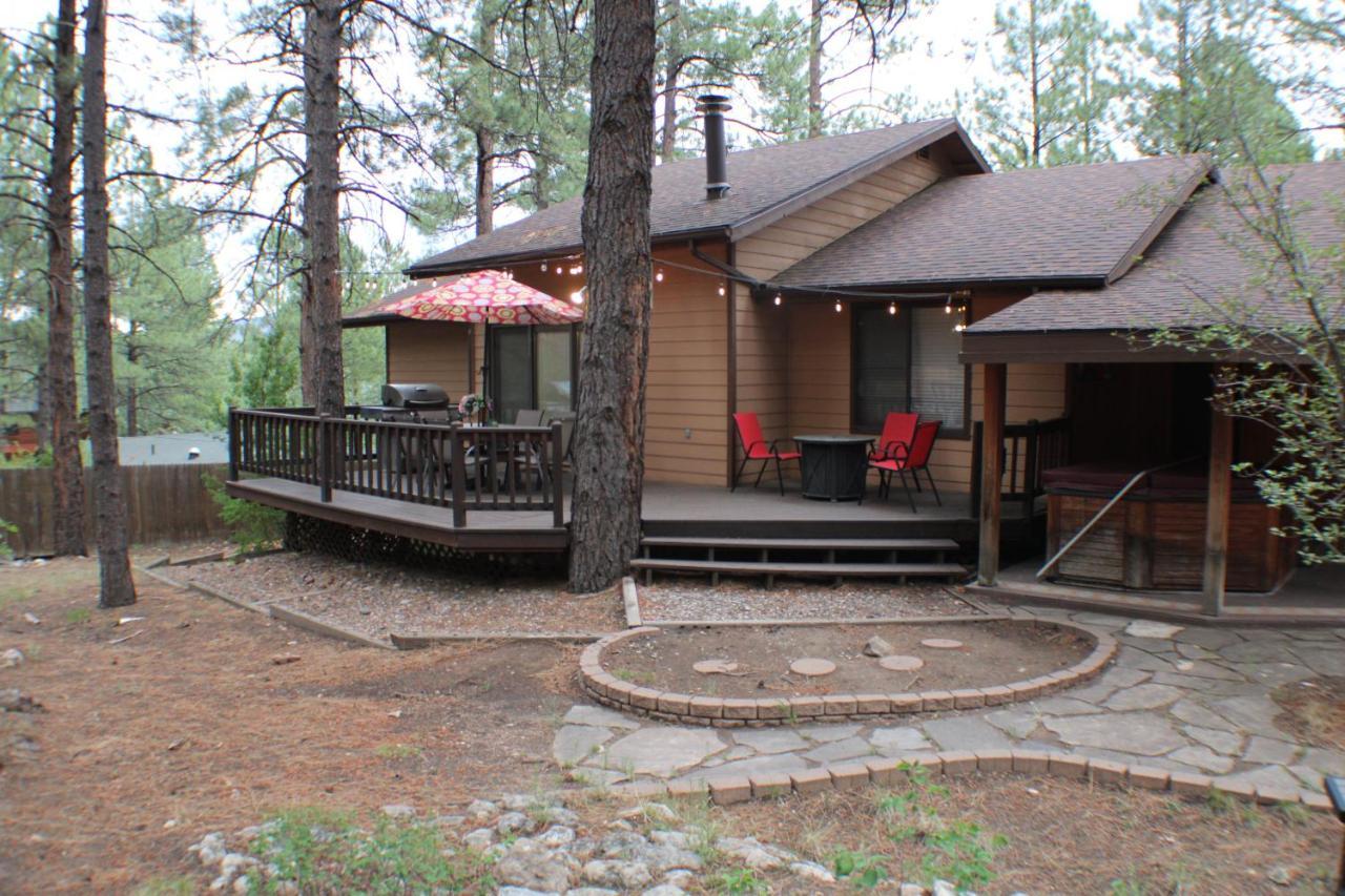 Kathys Cabin, King Bed, Hot Tub, Near-Nau & Downtown Attractions, Perfect Year-Round Mountain Getaway フラッグスタッフ エクステリア 写真