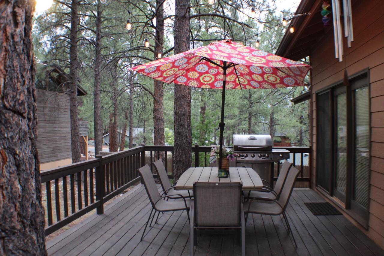 Kathys Cabin, King Bed, Hot Tub, Near-Nau & Downtown Attractions, Perfect Year-Round Mountain Getaway フラッグスタッフ エクステリア 写真