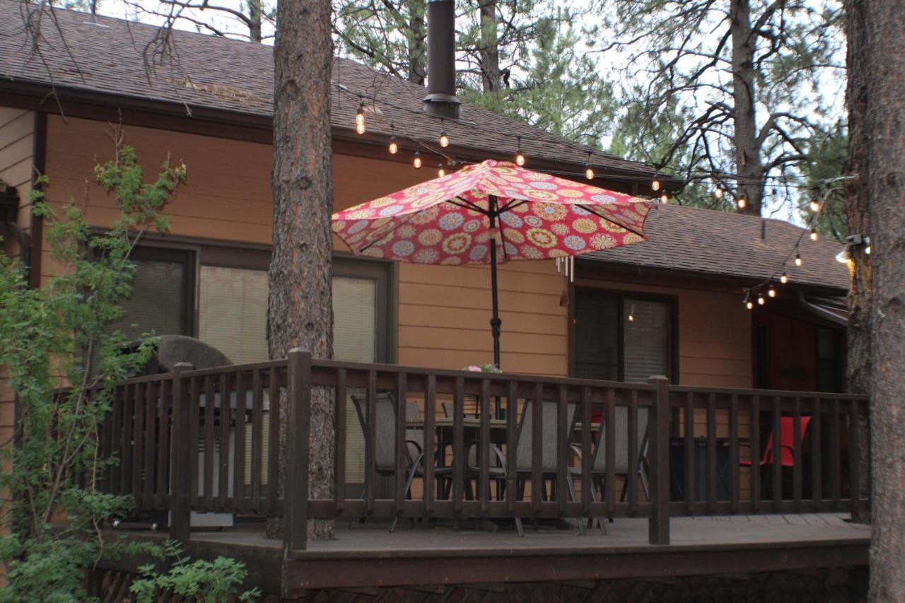 Kathys Cabin, King Bed, Hot Tub, Near-Nau & Downtown Attractions, Perfect Year-Round Mountain Getaway フラッグスタッフ エクステリア 写真
