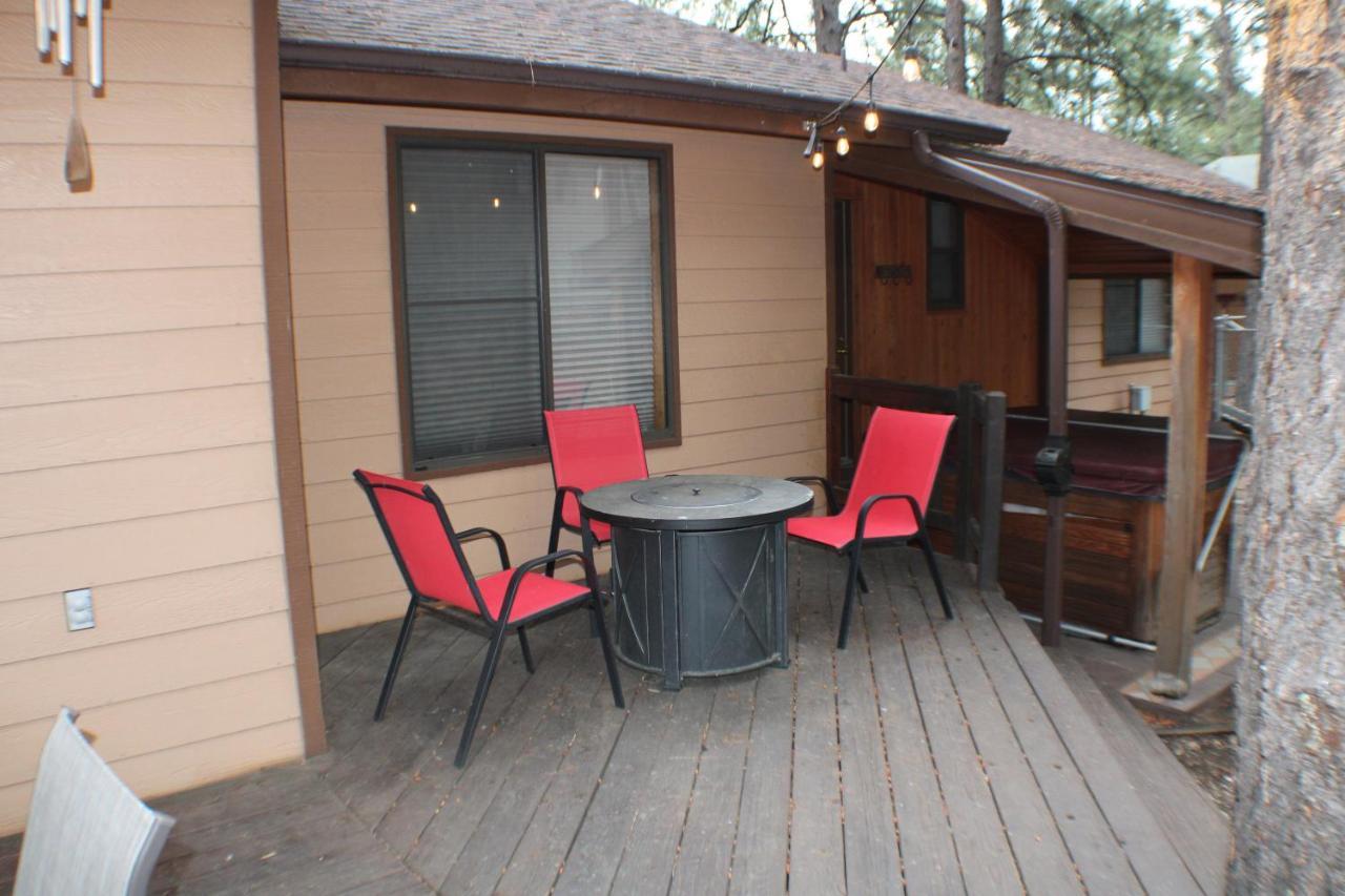 Kathys Cabin, King Bed, Hot Tub, Near-Nau & Downtown Attractions, Perfect Year-Round Mountain Getaway フラッグスタッフ エクステリア 写真