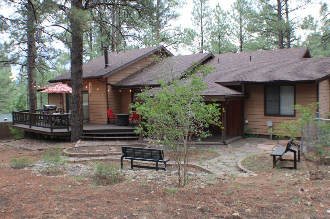 Kathys Cabin, King Bed, Hot Tub, Near-Nau & Downtown Attractions, Perfect Year-Round Mountain Getaway フラッグスタッフ エクステリア 写真