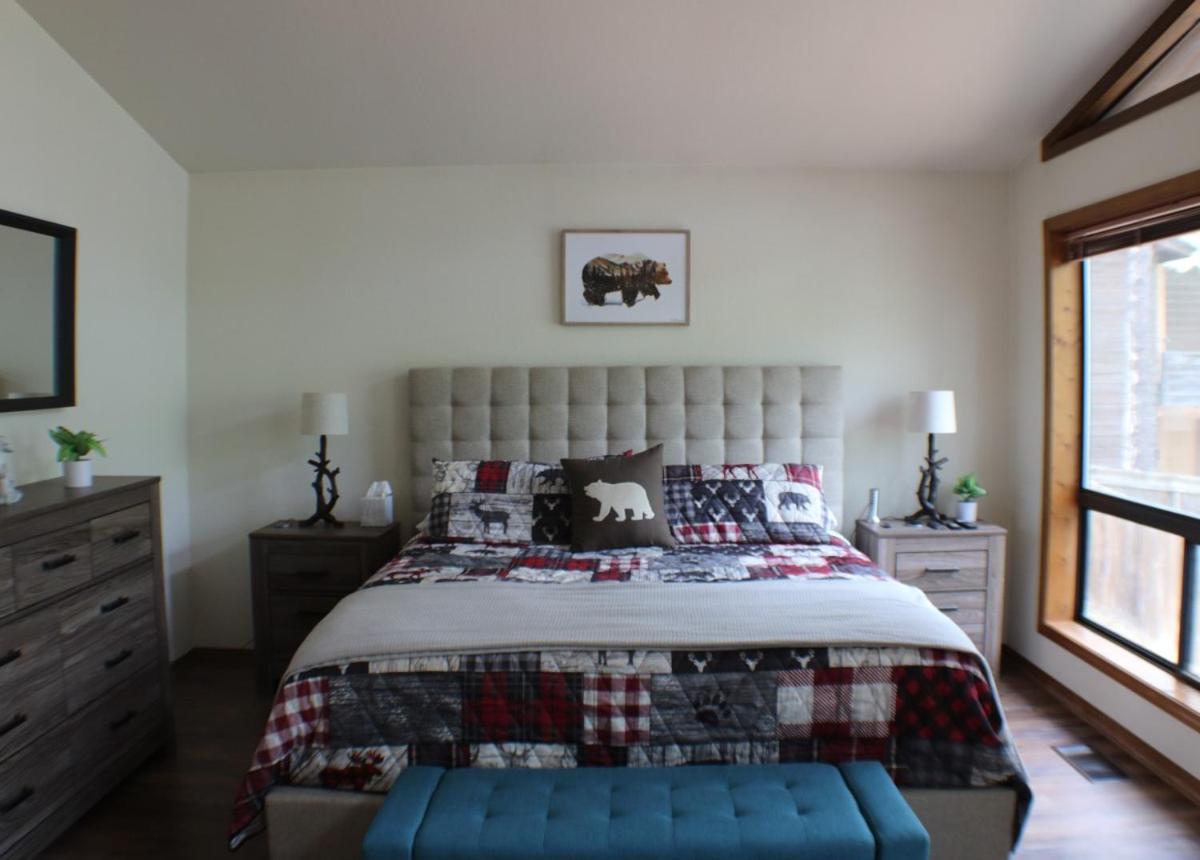 Kathys Cabin, King Bed, Hot Tub, Near-Nau & Downtown Attractions, Perfect Year-Round Mountain Getaway フラッグスタッフ エクステリア 写真