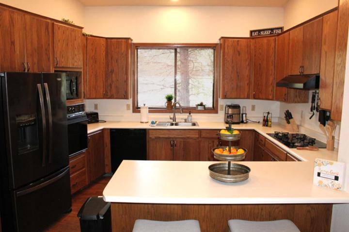 Kathys Cabin, King Bed, Hot Tub, Near-Nau & Downtown Attractions, Perfect Year-Round Mountain Getaway フラッグスタッフ エクステリア 写真