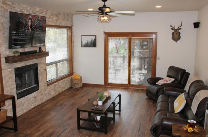 Kathys Cabin, King Bed, Hot Tub, Near-Nau & Downtown Attractions, Perfect Year-Round Mountain Getaway フラッグスタッフ エクステリア 写真