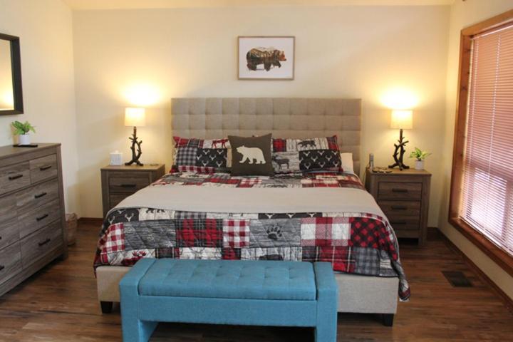 Kathys Cabin, King Bed, Hot Tub, Near-Nau & Downtown Attractions, Perfect Year-Round Mountain Getaway フラッグスタッフ エクステリア 写真