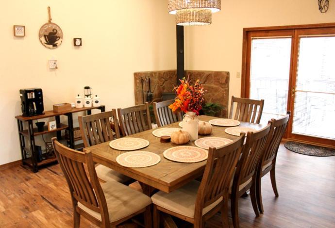 Kathys Cabin, King Bed, Hot Tub, Near-Nau & Downtown Attractions, Perfect Year-Round Mountain Getaway フラッグスタッフ エクステリア 写真