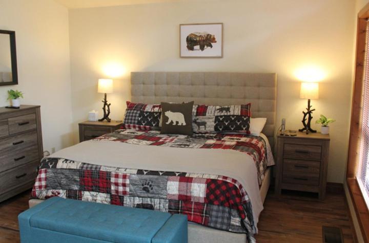 Kathys Cabin, King Bed, Hot Tub, Near-Nau & Downtown Attractions, Perfect Year-Round Mountain Getaway フラッグスタッフ エクステリア 写真